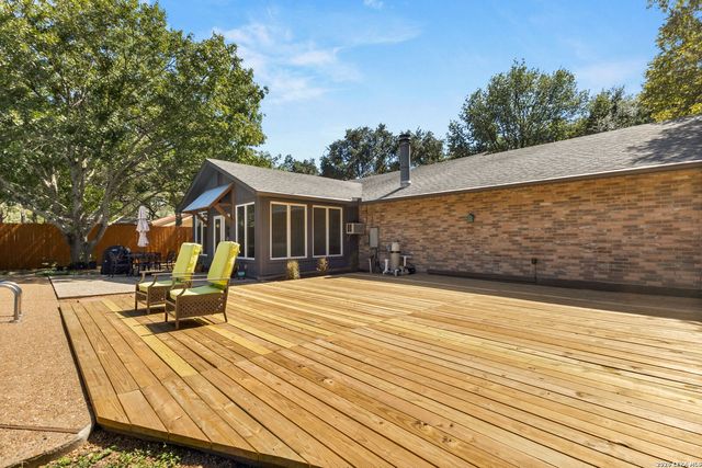 228 LONE OAK ST, Seguin, TX 78155