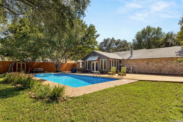 228 LONE OAK ST, Seguin, TX 78155