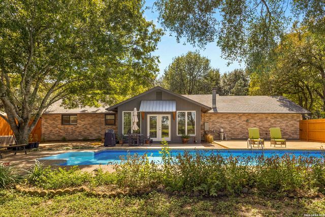 228 LONE OAK ST, Seguin, TX 78155