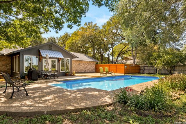228 LONE OAK ST, Seguin, TX 78155