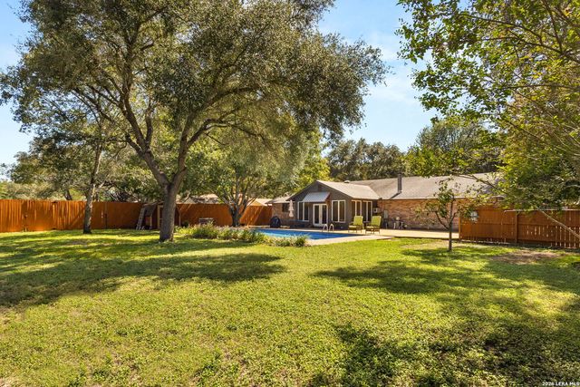 228 LONE OAK ST, Seguin, TX 78155