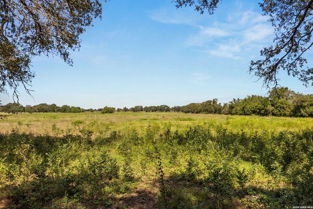 228 LONE OAK ST, Seguin, TX 78155