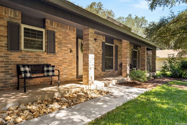 228 LONE OAK ST, Seguin, TX 78155