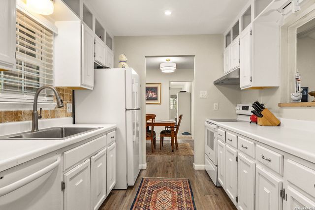 228 LONE OAK ST, Seguin, TX 78155