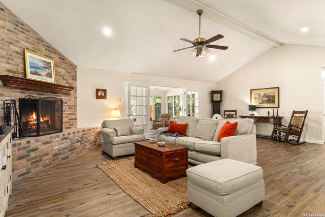 228 LONE OAK ST, Seguin, TX 78155