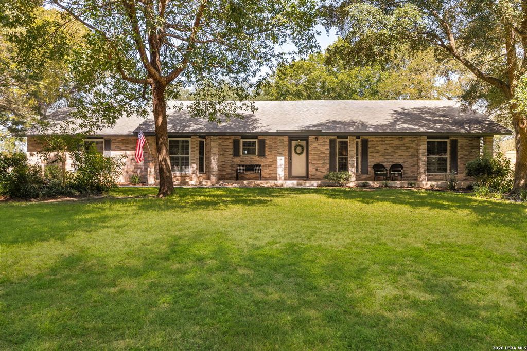 228 LONE OAK ST, Seguin, TX 78155