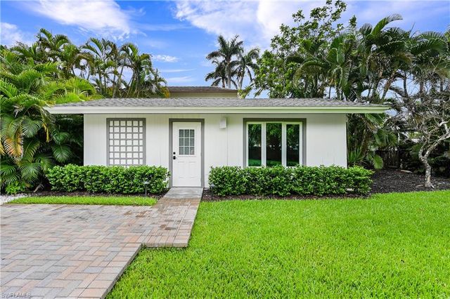 134 16th AVE S, Naples, FL 34102