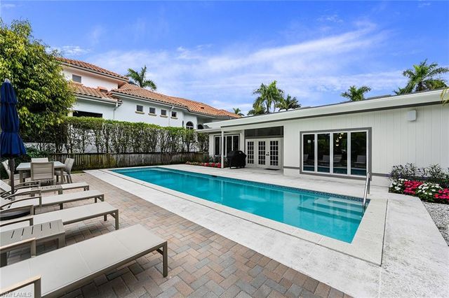 134 16th AVE S, Naples, FL 34102