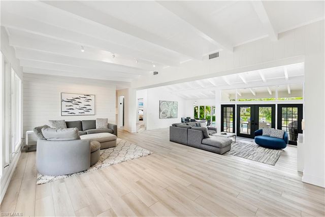 134 16th AVE S, Naples, FL 34102