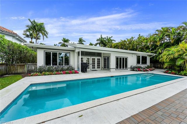 134 16th AVE S, Naples, FL 34102