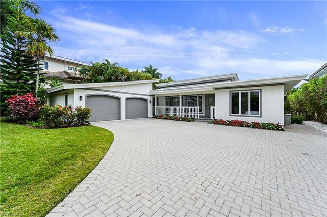134 16th AVE S, Naples, FL 34102
