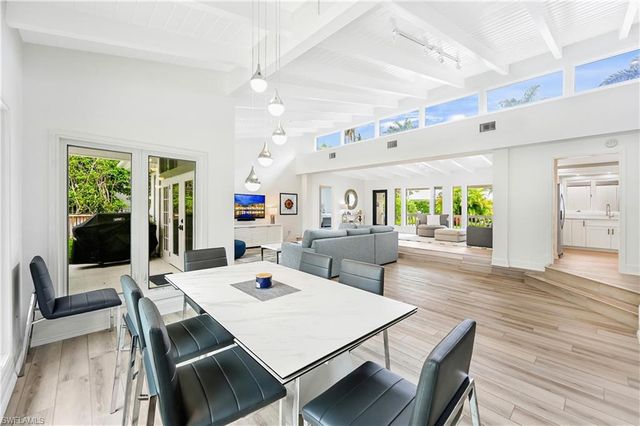 134 16th AVE S, Naples, FL 34102