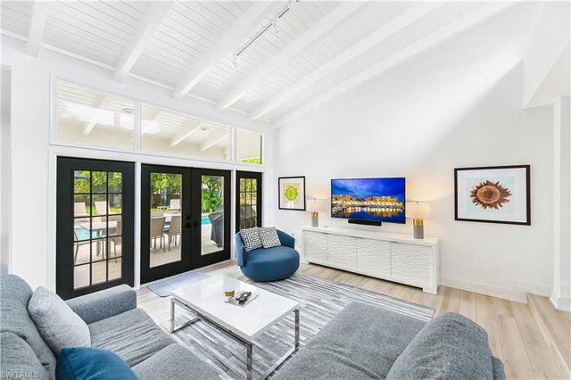134 16th AVE S, Naples, FL 34102