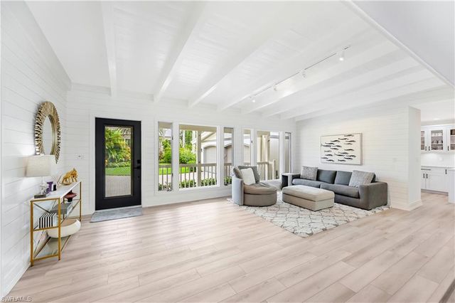 134 16th AVE S, Naples, FL 34102