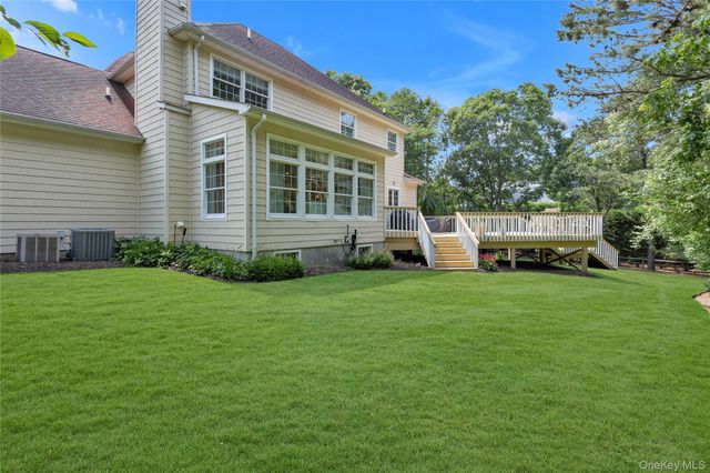 216 Landing Lane, Baiting Hollow, NY 11933