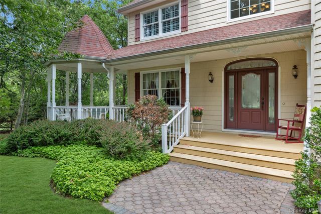 216 Landing Lane, Baiting Hollow, NY 11933