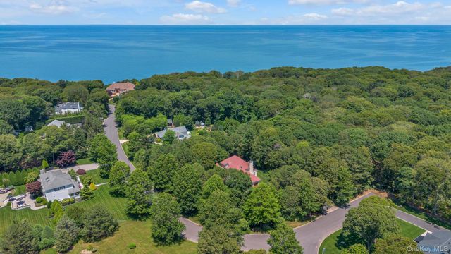 216 Landing Lane, Baiting Hollow, NY 11933