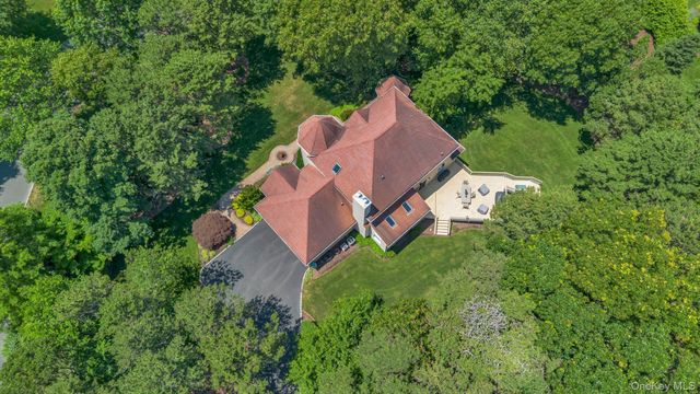 216 Landing Lane, Baiting Hollow, NY 11933
