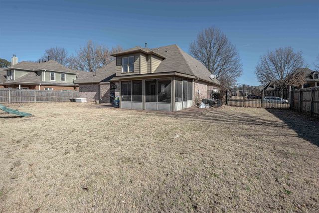 439 BOWLING BROOK DR, Collierville, TN 38017