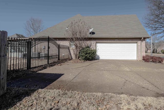 439 BOWLING BROOK DR, Collierville, TN 38017