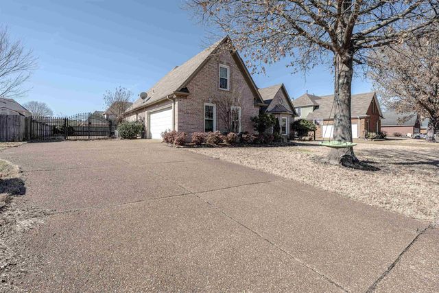 439 BOWLING BROOK DR, Collierville, TN 38017