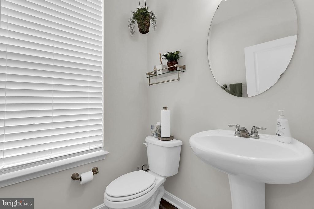 Image 15 of property listing at 5129 IRONSIDES DR, Frederick, MD 21703