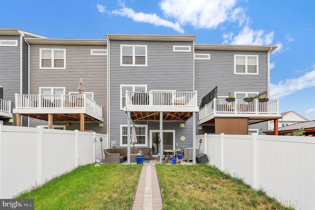 Image 28 of property listing at 5129 IRONSIDES DR, Frederick, MD 21703