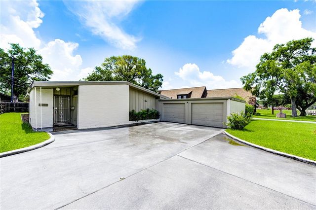 2119 Forest Oaks Drive, Houston, TX 77017
