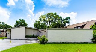 2119 Forest Oaks Drive, Houston, TX 77017