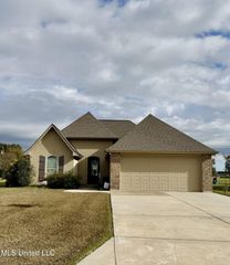 106 Riverbend Avenue, Vidalia, LA 71373