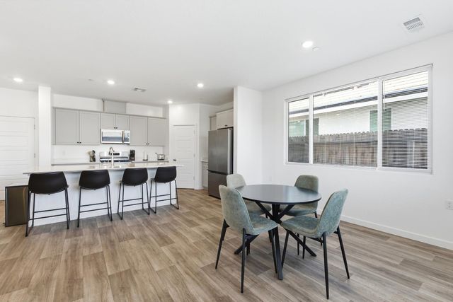 997 Pioneer Drive W, Madera, CA 93636