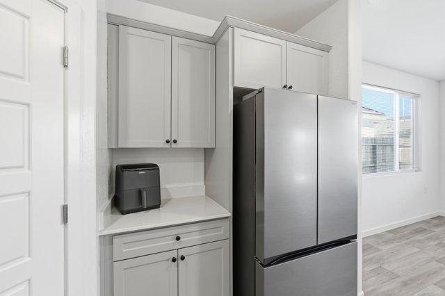 997 Pioneer Drive W, Madera, CA 93636