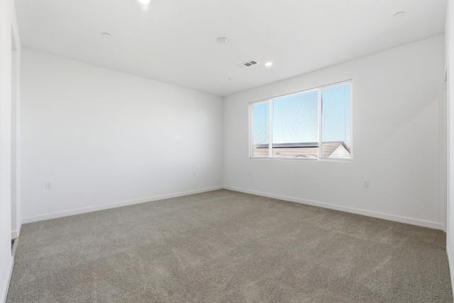 997 Pioneer Drive W, Madera, CA 93636