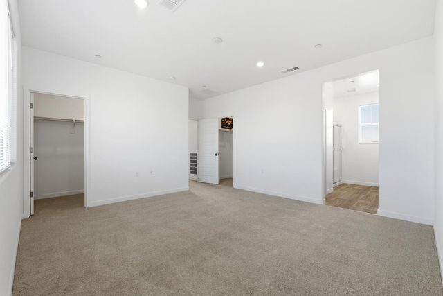 997 Pioneer Drive W, Madera, CA 93636