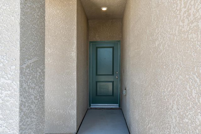 997 Pioneer Drive W, Madera, CA 93636