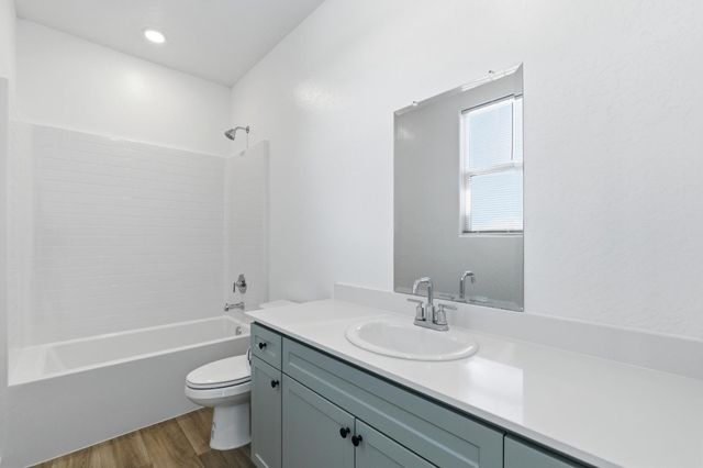 997 Pioneer Drive W, Madera, CA 93636