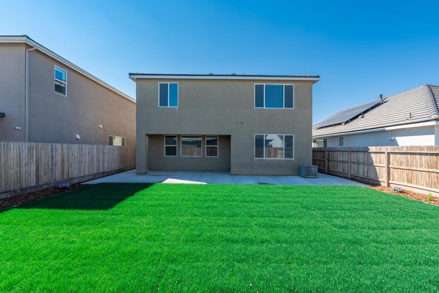 997 Pioneer Drive W, Madera, CA 93636