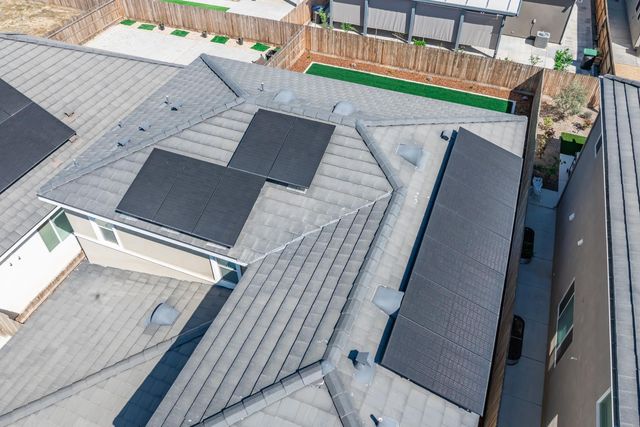 997 Pioneer Drive W, Madera, CA 93636