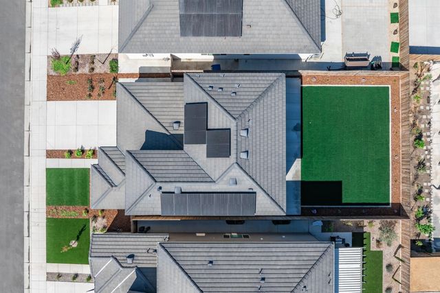 997 Pioneer Drive W, Madera, CA 93636