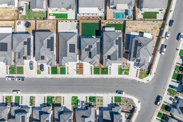 997 Pioneer Drive W, Madera, CA 93636