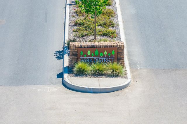 997 Pioneer Drive W, Madera, CA 93636