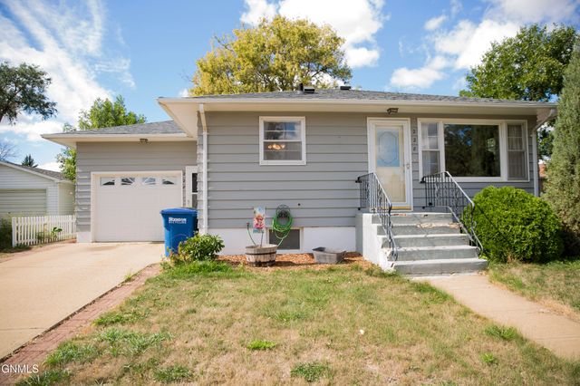 228 S Main Avenue S, Dickinson, ND 58601 property photo