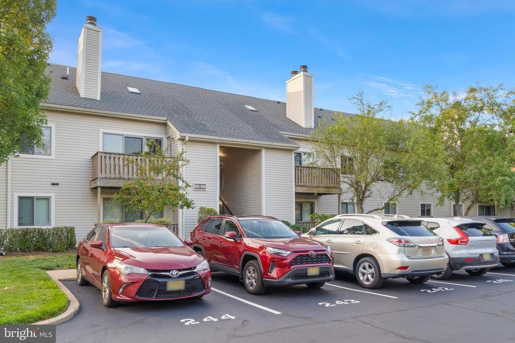 902 ASPEN DR, Plainsboro, NJ 08536
