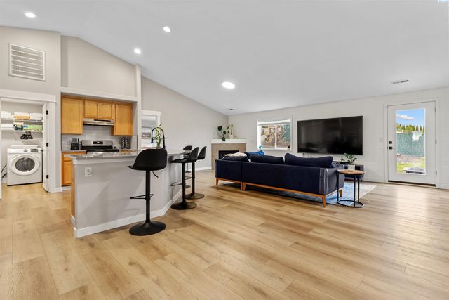 3711 Desert Plateau Dr, Pasco, WA 99301