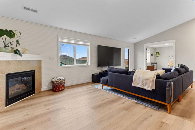 3711 Desert Plateau Dr, Pasco, WA 99301