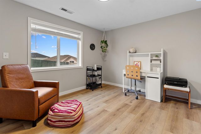 3711 Desert Plateau Dr, Pasco, WA 99301