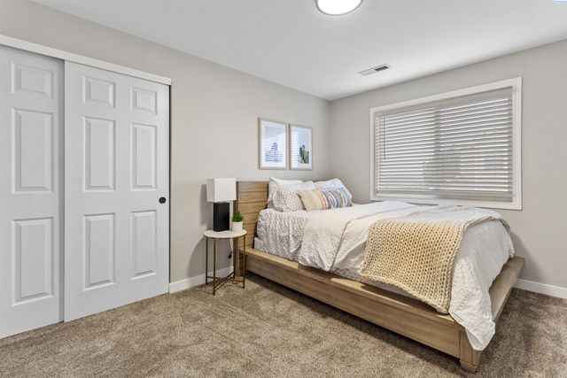 3711 Desert Plateau Dr, Pasco, WA 99301