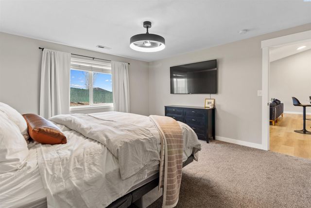 3711 Desert Plateau Dr, Pasco, WA 99301