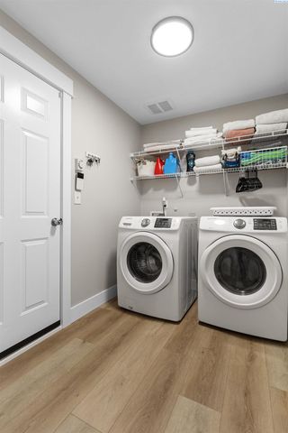 3711 Desert Plateau Dr, Pasco, WA 99301