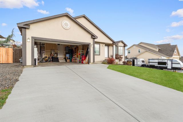 3711 Desert Plateau Dr, Pasco, WA 99301